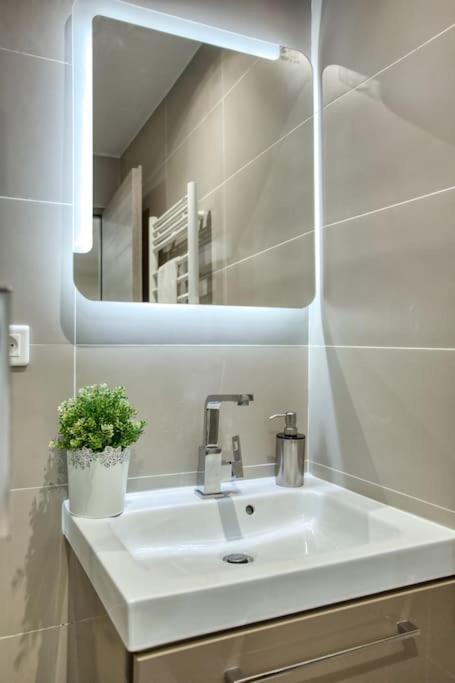 פריז Amazing Apart New Bastille 3 Bedrooms 2 Bathrooms מראה חיצוני תמונה